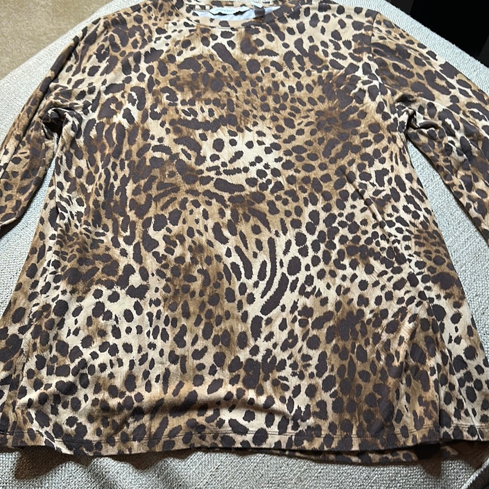 Isaac Mizrahi live leopard print long sleeve shirt size Large